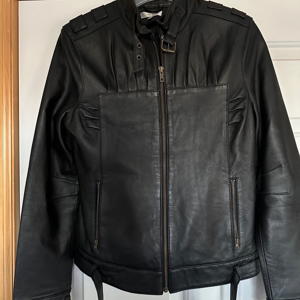 Ladies Metro 7 leather jacket with zipper and buckle belt.